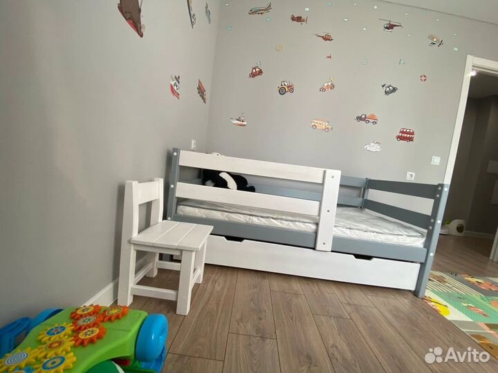 Детская кроватка белая