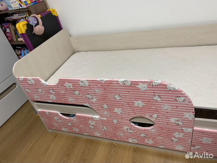 Детская кровать с бортиком и матрасом