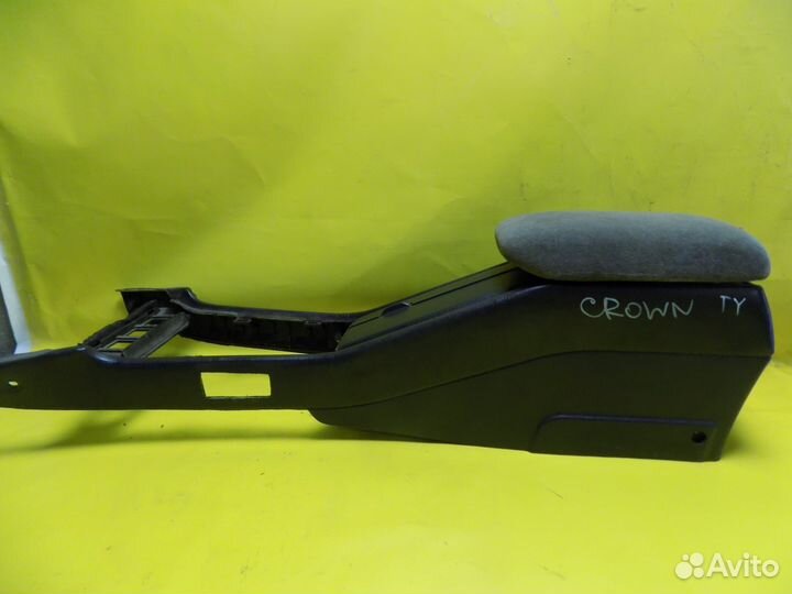 Консоль центральная Toyota Crown 151