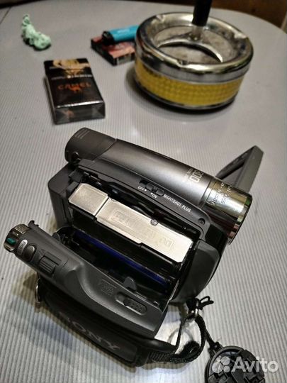 Цифровая видеокамера sony