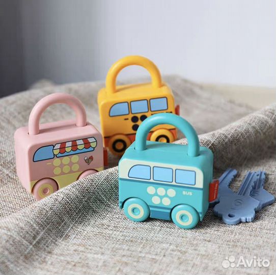 Игрушка автобус с замочком