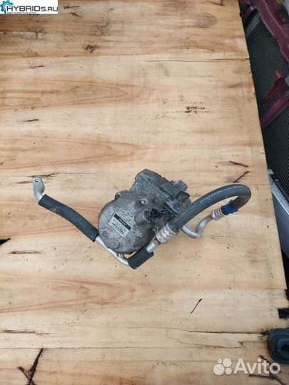 Компрессор кондиционера Toyota Prius 3 ZVW30