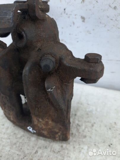 Суппорт тормозной задний правый Opel Vivaro