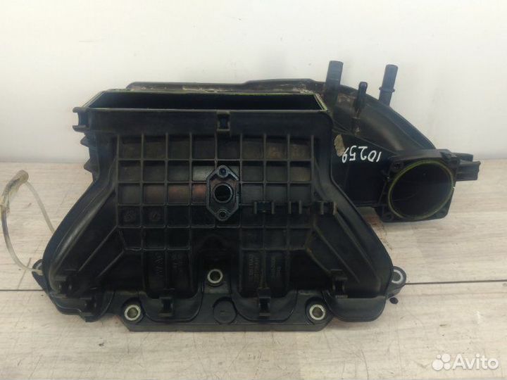 Коллектор впускной Volkswagen Golf 5 caxa 1.4 2008