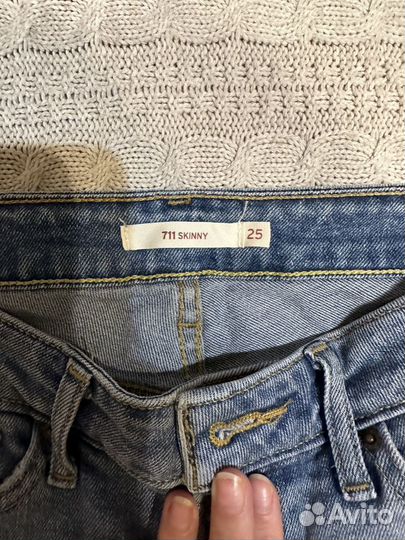 Джинсы levis