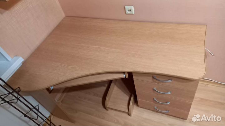 Компьютерный стол угловой