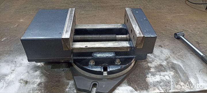 Тиски станочные поворотные СССР