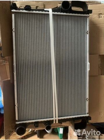 Радиатор охлаждения А2215003203 mercedes-benz