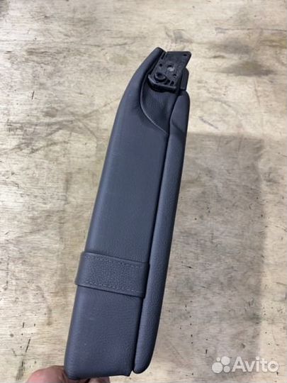 Подлокотник задний Mercedes-Benz E-Class W211