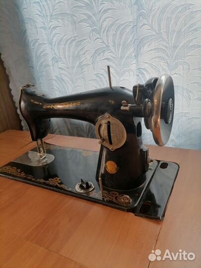 Швейная машина ножная
