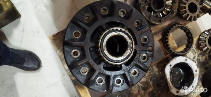 Редуктор в разборе средний Meritor RD20-145