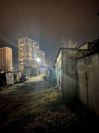 Гараж, > 30 м²