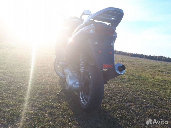 Скутер Lifan 150-lf