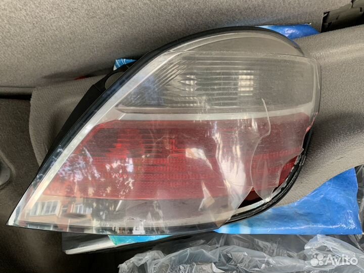 Фонарь задний правый Opel Astra H