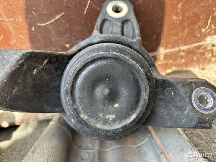 Левая подушка двигателя Accord 8