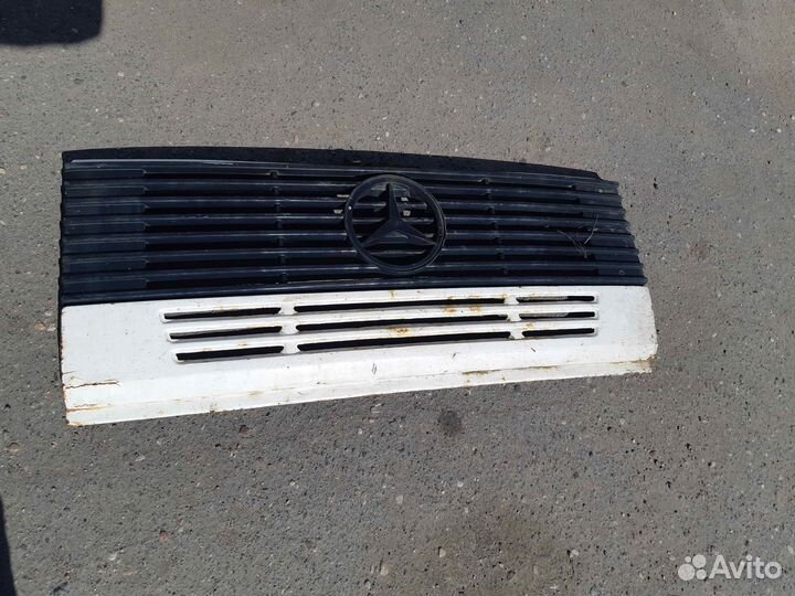 Рамка решетки радиатора mercedes-benz 711