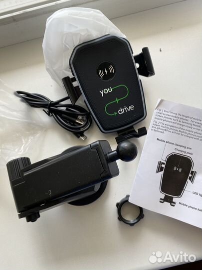 Автомобильная зарядка с присоской