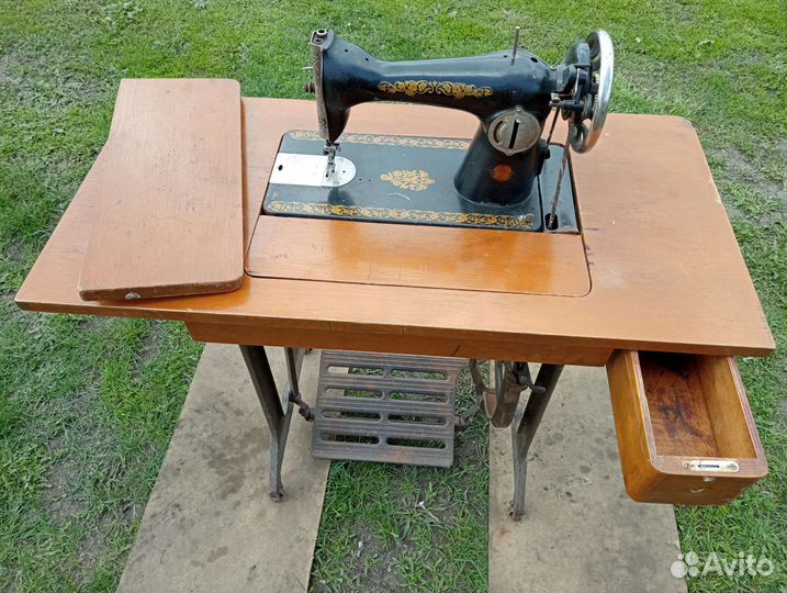 Швейная машинка ножная