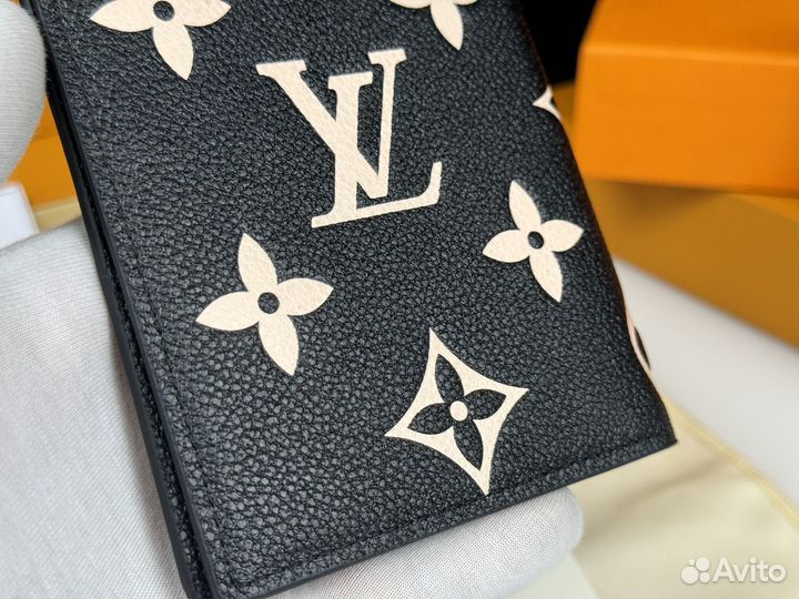 Обложка для паспорта Louis Vuitton женская