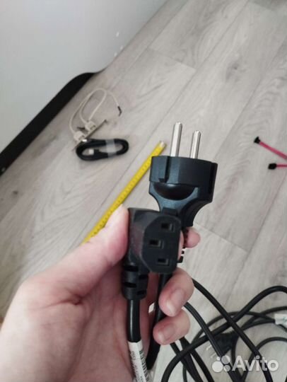 Кабели разные. hdmi, VGA, питание, сетевой интерне