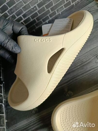 Crocs mellow slide бежевые крокс (дефекты)