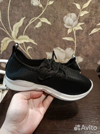 Кроссовки р. 31,32,33,35
