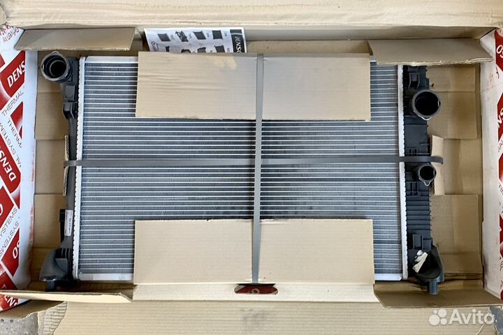 Радиатор охлаждения Mercedes-Benz C, E, GLK Class