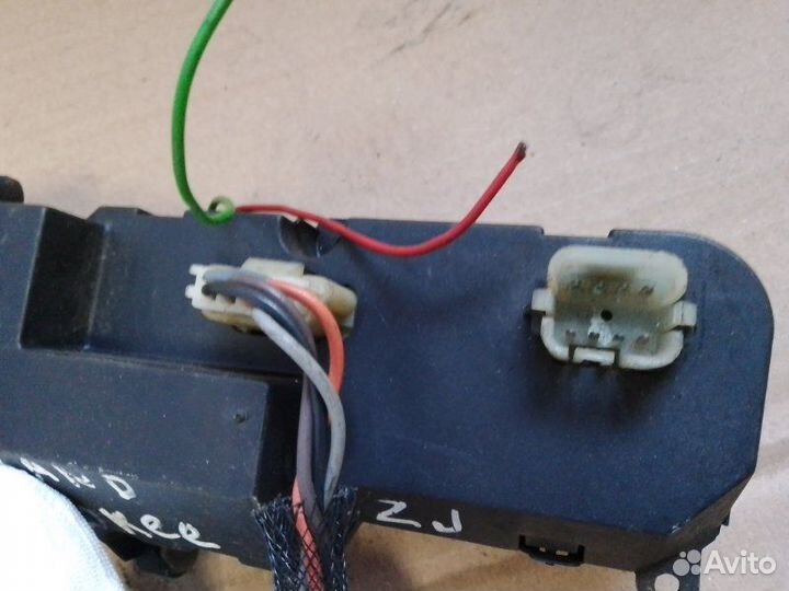 Блок управления стеклоподъемниками передний левый