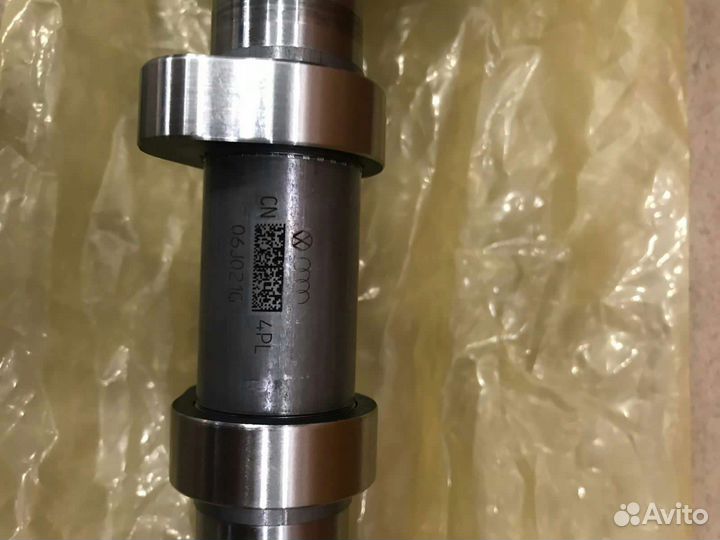 06H109021J Вал распределительный впуск