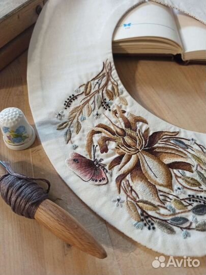 Воротник с вышивкой ручная работа