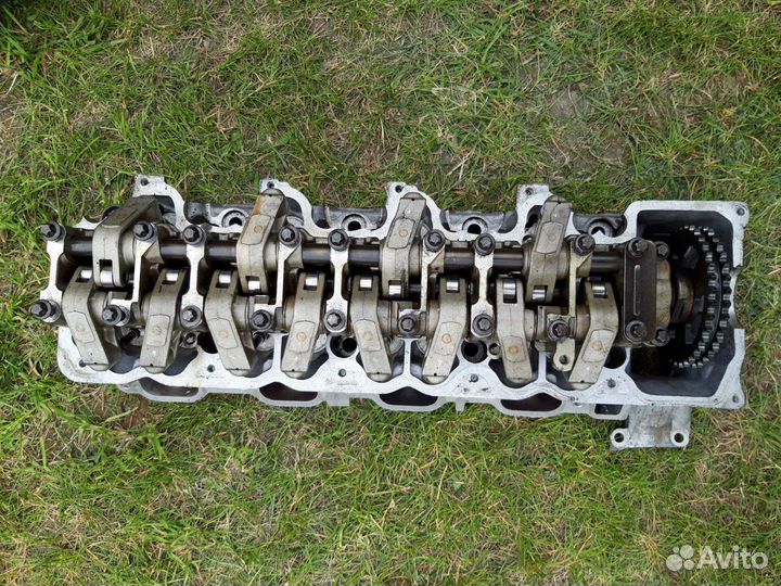 Коромысло клапанов левое Mercedes W211 M113