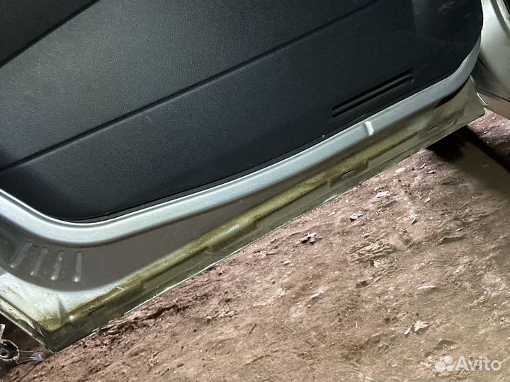 Задняя левая дверь лада приора