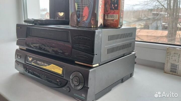 Видеомагнитофоны и кассеты к ним