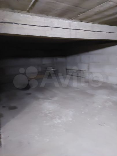 Машиноместо, > 30 м²