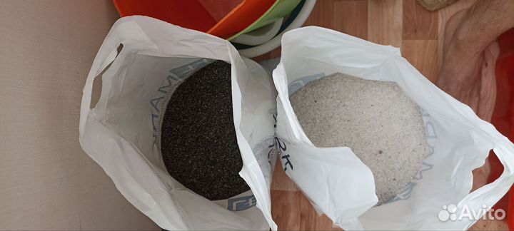 Грунт белый и черный кварц, камни