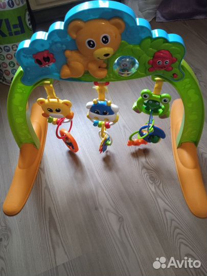 Мобиль для малышей и игрушки пакетом