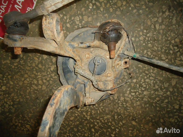 Кулак поворотный задний правый (Toyota Avensis)