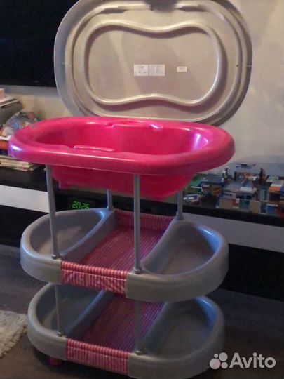 Пеленальный столик с ванночкой Brevi