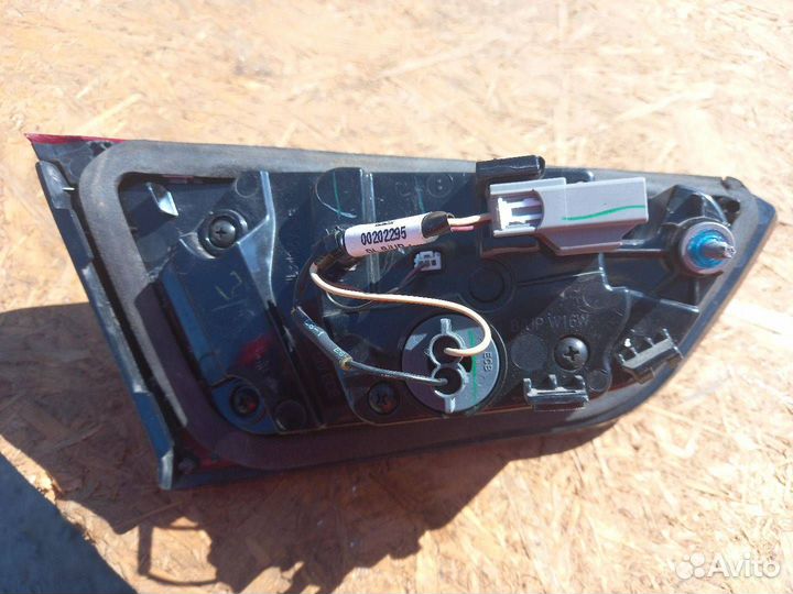 Фонарь крышки багажника правый Chevrolet Malibu