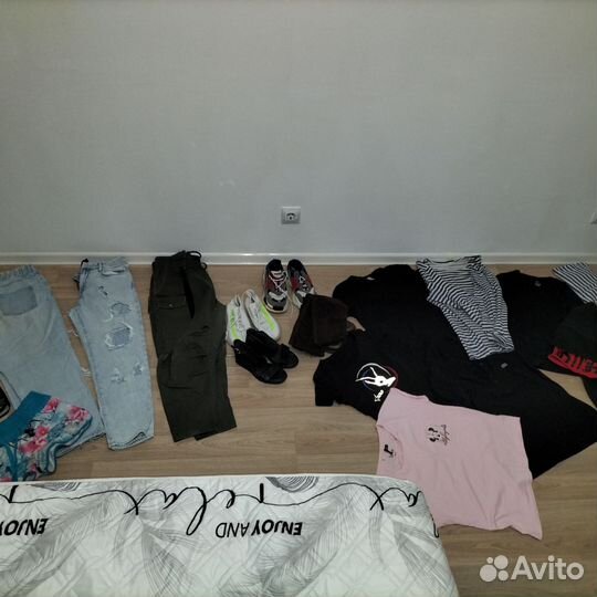 Вещи и обувь пакетом на девушку