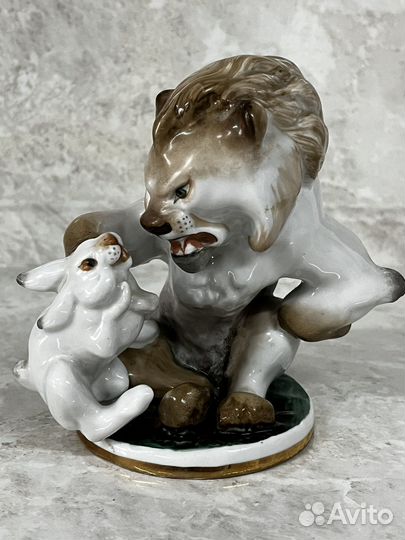 Фарфоровая статуэтка 