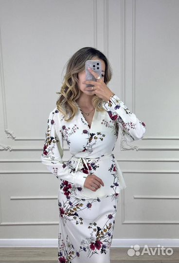 Костюм женский с юбкой