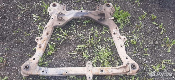 Продам подрамник камри 40