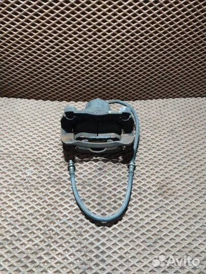 Суппорт тормозной передний правый Nissan X-Trail