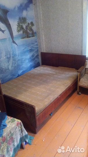 Кровати, серванты, столы и тумбы с дачи