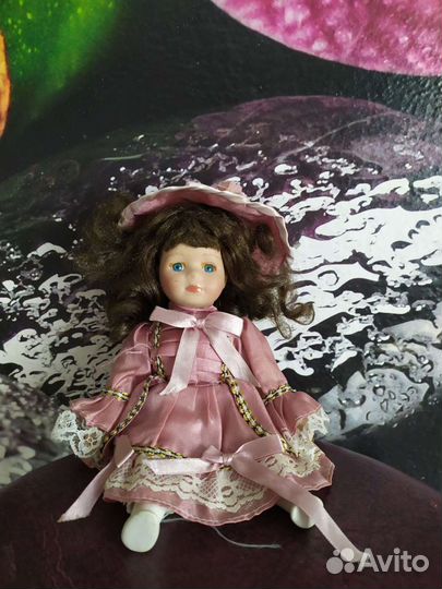 Фарфоровая кукла клоун