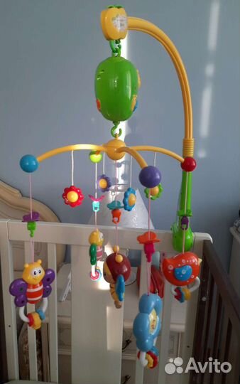 Музыкальный мобиль на кроватку