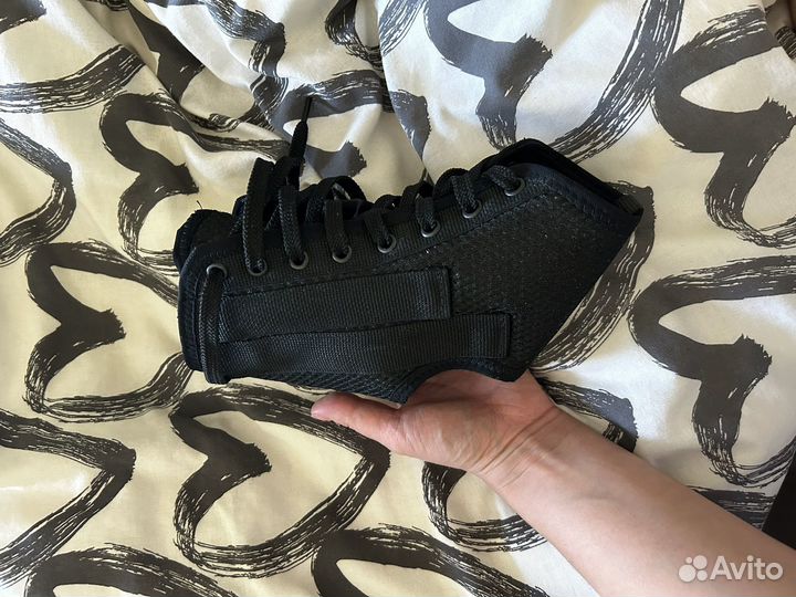 Бандаж на голеностопный сустав фиксирующий