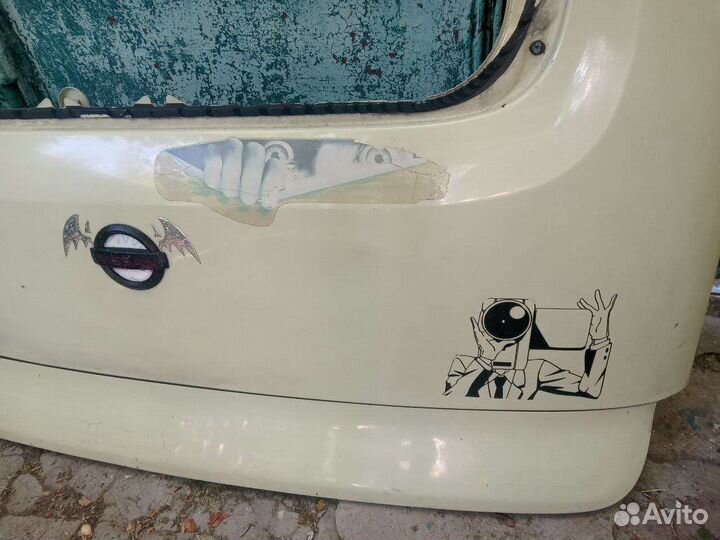 Дверь багажника Nissan cub z11