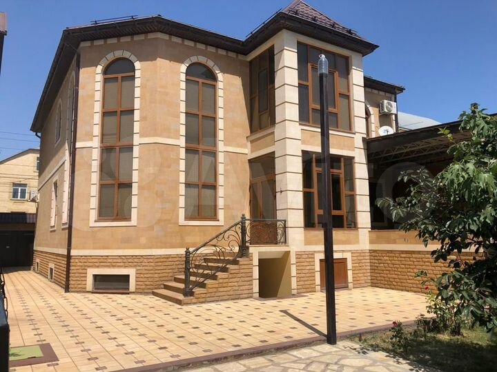 Дом 406,8 м² на участке 5,4 сот.